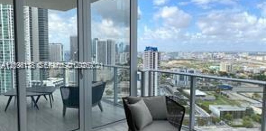 Appartement à Miami, Floride 1 chambre, 108.97 m2 № 2388064