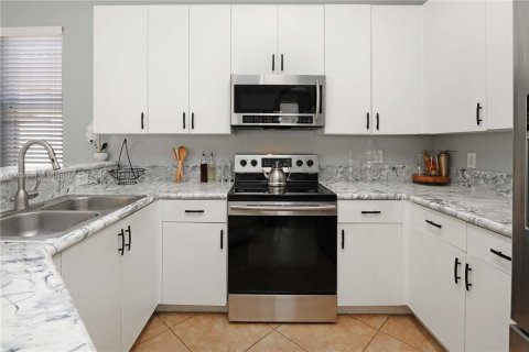 Casa en venta en Homestead, Florida, 3 dormitorios, 191.19 m2 № 1981900 - foto 16