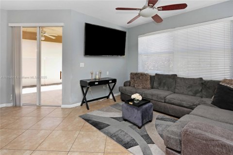 Casa en venta en Homestead, Florida, 3 dormitorios, 191.19 m2 № 1981900 - foto 20