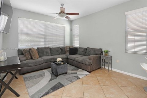 Casa en venta en Homestead, Florida, 3 dormitorios, 191.19 m2 № 1981900 - foto 19