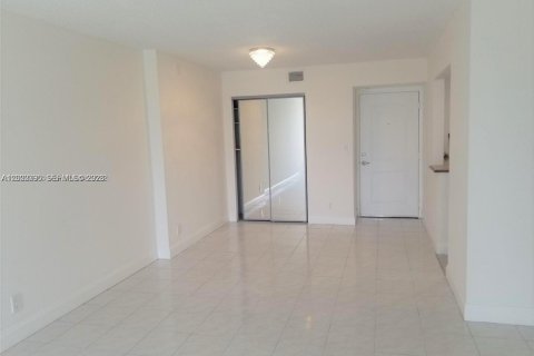 Condominio en venta en Sunny Isles Beach, Florida, 2 dormitorios, 126.07 m2 № 2254284 - foto 17