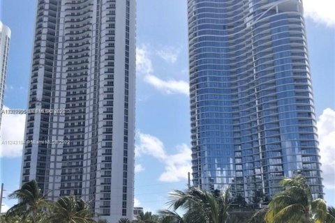 Condominio en venta en Sunny Isles Beach, Florida, 2 dormitorios, 126.07 m2 № 2254284 - foto 19