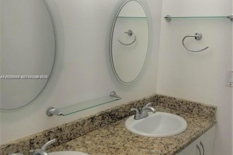 Condominio en venta en Sunny Isles Beach, Florida, 2 dormitorios, 126.07 m2 № 2254284 - foto 10