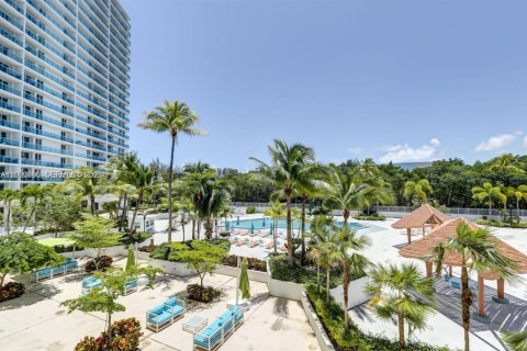 Condominio en venta en Sunny Isles Beach, Florida, 2 dormitorios, 126.07 m2 № 2254284 - foto 3
