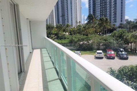 Condominio en venta en Sunny Isles Beach, Florida, 2 dormitorios, 126.07 m2 № 2254284 - foto 22