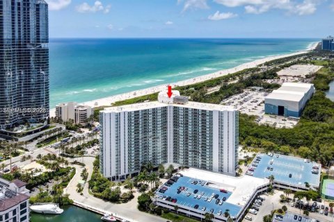 Condominio en venta en Sunny Isles Beach, Florida, 2 dormitorios, 126.07 m2 № 2254284 - foto 2