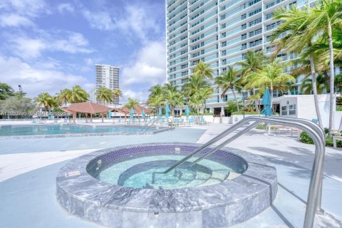 Condominio en venta en Sunny Isles Beach, Florida, 2 dormitorios, 126.07 m2 № 2254284 - foto 30
