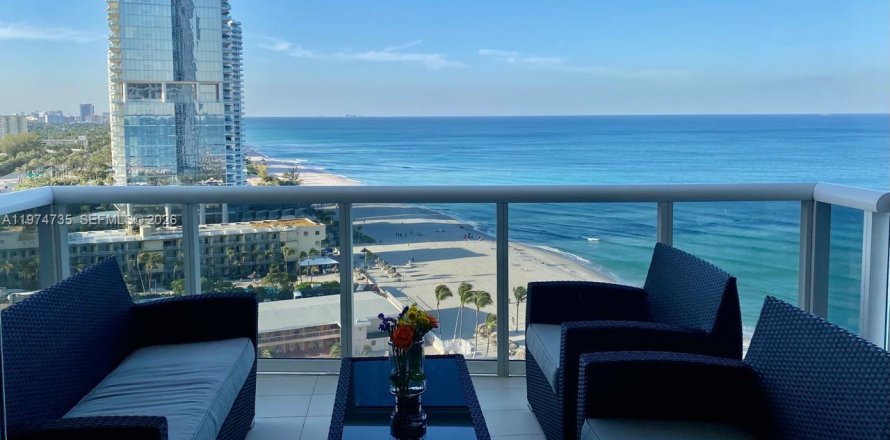 Condo à Sunny Isles Beach, Floride, 2 chambres  № 2040905