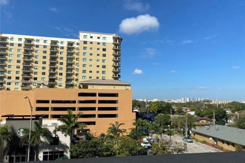 Condo in Miami, Florida, 1 bedroom № 1949839 - photo 1