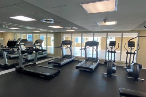 Condo in Miami, Florida, 1 bedroom № 1949839 - photo 18