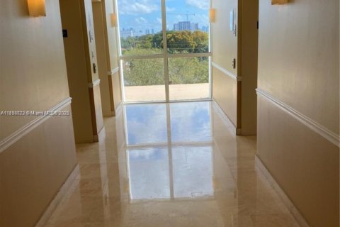 Condo in Miami, Florida, 1 bedroom № 1949839 - photo 21