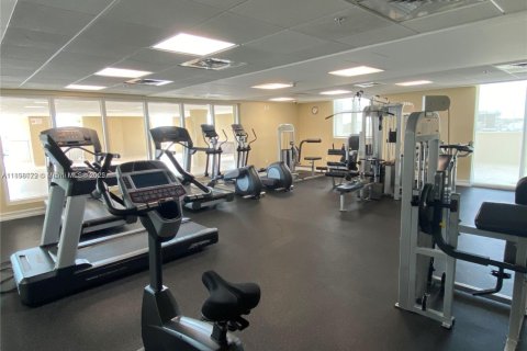 Condo in Miami, Florida, 1 bedroom № 1949839 - photo 15