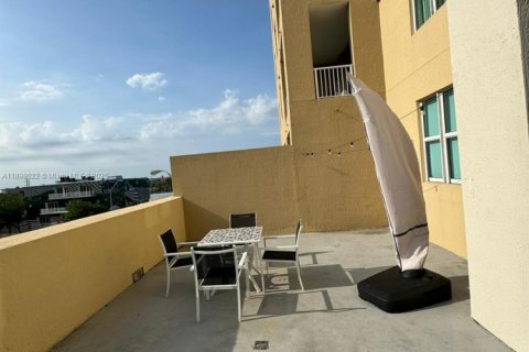 Condo in Miami, Florida, 1 bedroom № 1949839 - photo 3