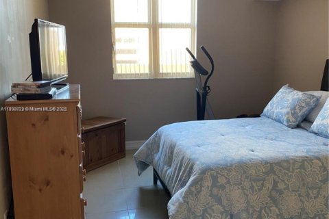 Condo in Miami, Florida, 1 bedroom № 1949839 - photo 9