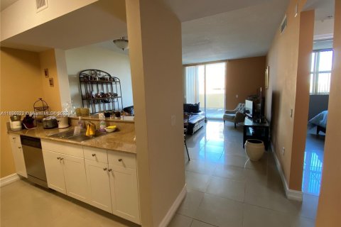 Condo in Miami, Florida, 1 bedroom № 1949839 - photo 7