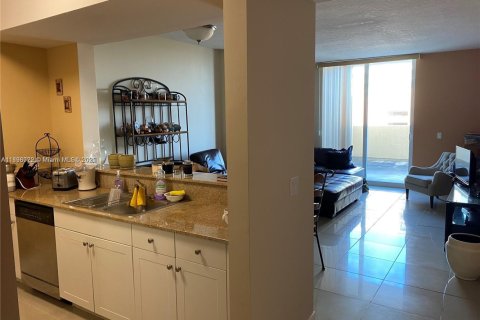 Condo in Miami, Florida, 1 bedroom № 1949839 - photo 6