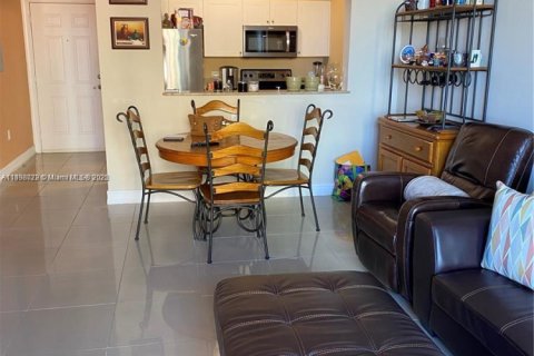 Condo in Miami, Florida, 1 bedroom № 1949839 - photo 8