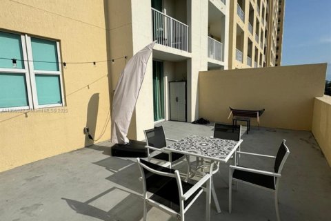 Condo in Miami, Florida, 1 bedroom № 1949839 - photo 2