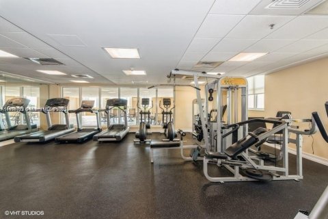 Condo in Miami, Florida, 1 bedroom № 1949839 - photo 12