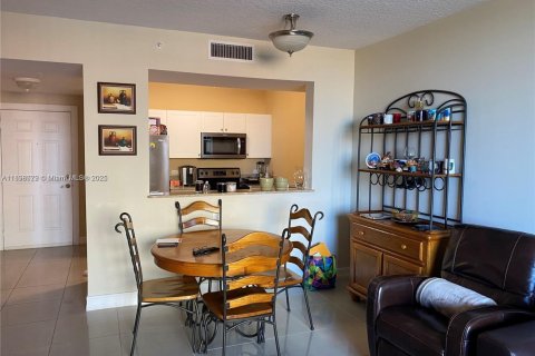 Condo in Miami, Florida, 1 bedroom № 1949839 - photo 4