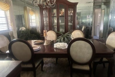 House in Tampa, Florida 3 bedrooms, 154.03 sq.m. № 2210283 - photo 3
