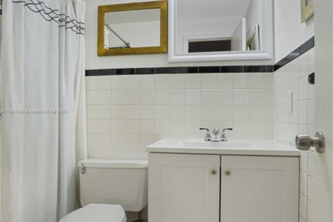 Condo in Miami Beach, Florida, 1 bedroom  № 1953644 - photo 15