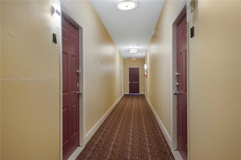 Condo in Miami Beach, Florida, 1 bedroom  № 1953644 - photo 21