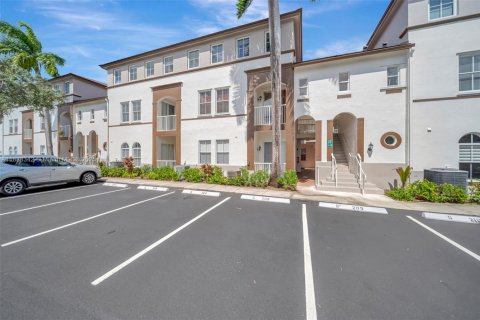 Copropriété à louer à Miramar, Floride: 2 chambres, 111.95 m2 № 1946869 - photo 1
