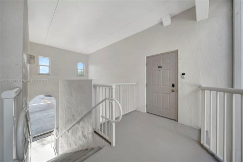 Copropriété à louer à Miramar, Floride: 2 chambres, 111.95 m2 № 1946869 - photo 2