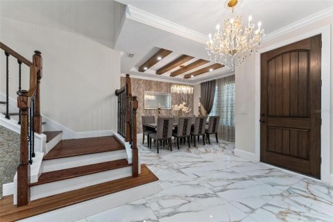House in Orlando, Florida 5 bedrooms, 379.13 sq.m. № 1637068 - photo 7