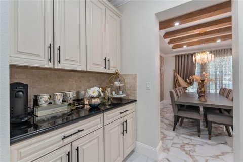 House in Orlando, Florida 5 bedrooms, 379.13 sq.m. № 1637068 - photo 13