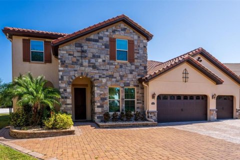 House in Orlando, Florida 5 bedrooms, 379.13 sq.m. № 1637068 - photo 4