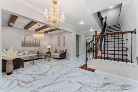 House in Orlando, Florida 5 bedrooms, 379.13 sq.m. № 1637068 - photo 8
