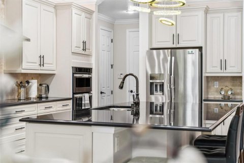 House in Orlando, Florida 5 bedrooms, 379.13 sq.m. № 1637068 - photo 24