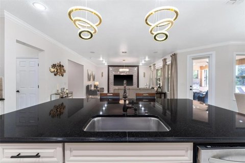House in Orlando, Florida 5 bedrooms, 379.13 sq.m. № 1637068 - photo 30