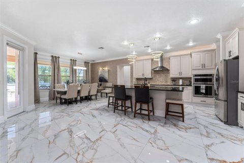 House in Orlando, Florida 5 bedrooms, 379.13 sq.m. № 1637068 - photo 23