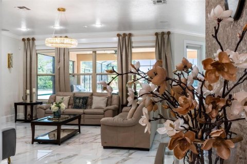 House in Orlando, Florida 5 bedrooms, 379.13 sq.m. № 1637068 - photo 20