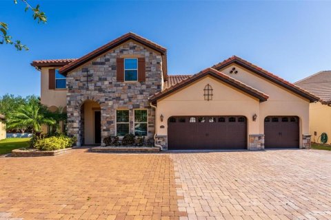 House in Orlando, Florida 5 bedrooms, 379.13 sq.m. № 1637068 - photo 1