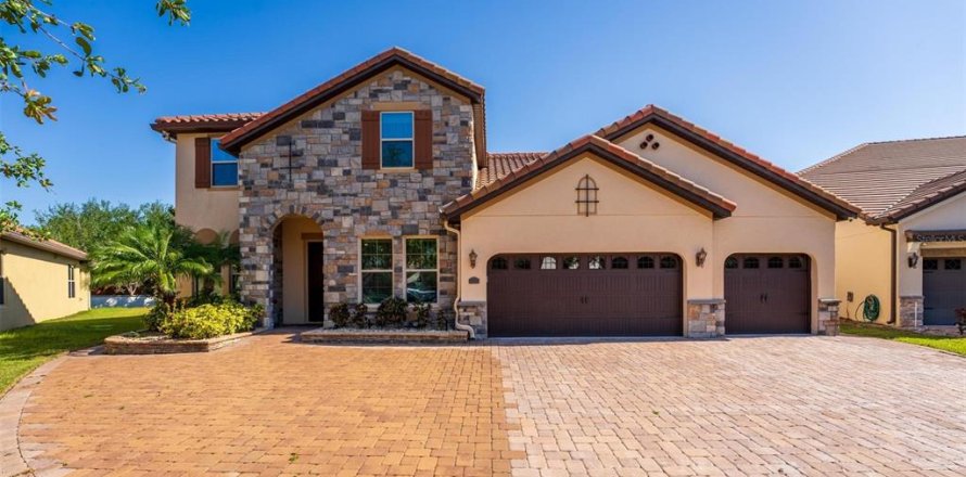 House in Orlando, Florida 5 bedrooms, 379.13 sq.m. № 1637068