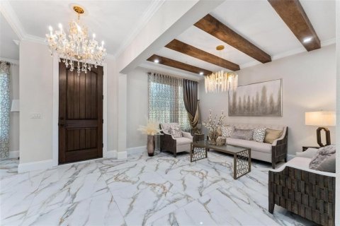 House in Orlando, Florida 5 bedrooms, 379.13 sq.m. № 1637068 - photo 5