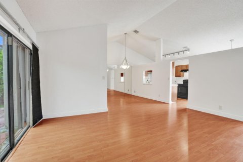 Купить виллу или дом в Корал-Спрингс, Флорида 3 комнаты, 140.1м2, № 2400753 - фото 12