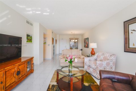Copropriété à vendre à Hallandale Beach, Floride: 2 chambres, 108.79 m2 № 2089135 - photo 8