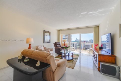 Copropriété à vendre à Hallandale Beach, Floride: 2 chambres, 108.79 m2 № 2089135 - photo 5