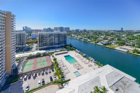 Condo à Hallandale Beach, Floride, 2 chambres  № 2089135