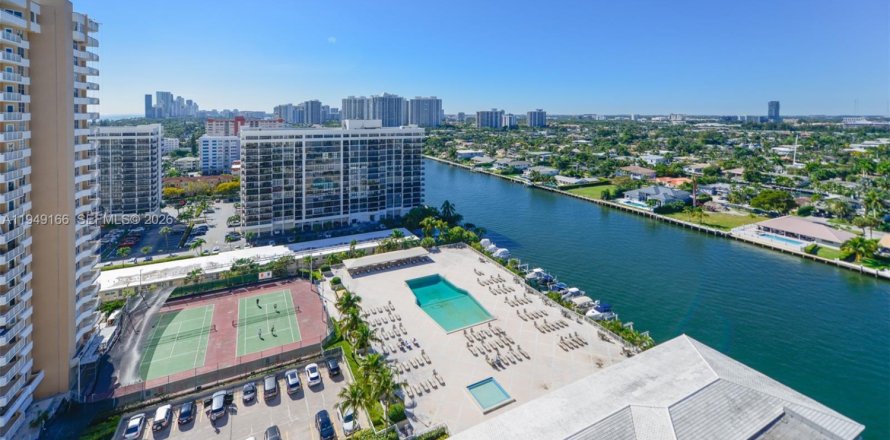 Condo à Hallandale Beach, Floride, 2 chambres  № 2089135
