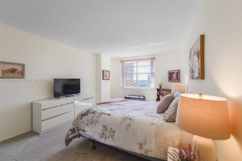 Copropriété à vendre à Hallandale Beach, Floride: 2 chambres, 108.79 m2 № 2089135 - photo 15