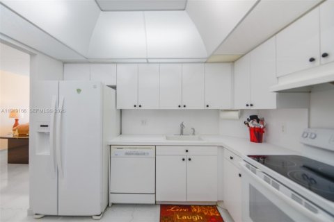 Copropriété à vendre à Hallandale Beach, Floride: 2 chambres, 108.79 m2 № 2089135 - photo 13