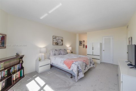 Copropriété à vendre à Hallandale Beach, Floride: 2 chambres, 108.79 m2 № 2089135 - photo 16