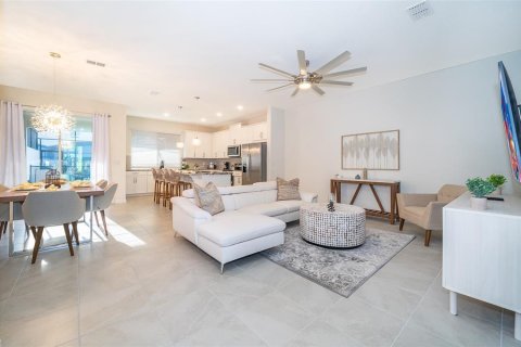 Touwnhouse à vendre à Kissimmee, Floride: 4 chambres, 199.28 m2 № 2315178 - photo 3