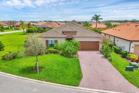 House in Bradenton, Florida 4 bedrooms, 185.71 sq.m. № 1776700 - photo 1